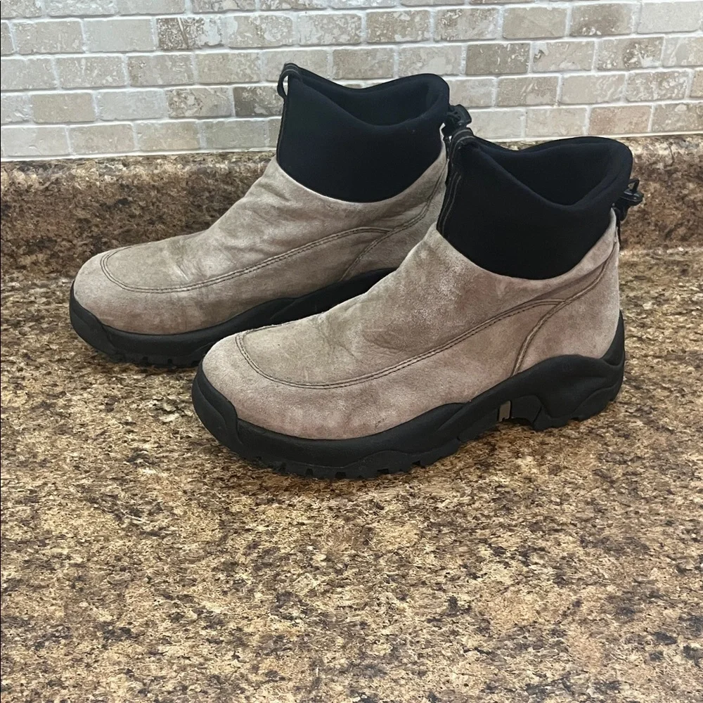 Bass Men's Taupe Suede Ankle Boots with Black Collar